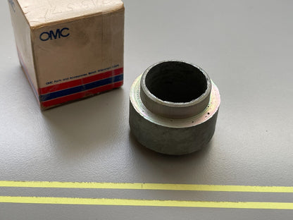 *NEW OEM* 0810 OMC Johnson Evinrude Adapter 305571 0305571