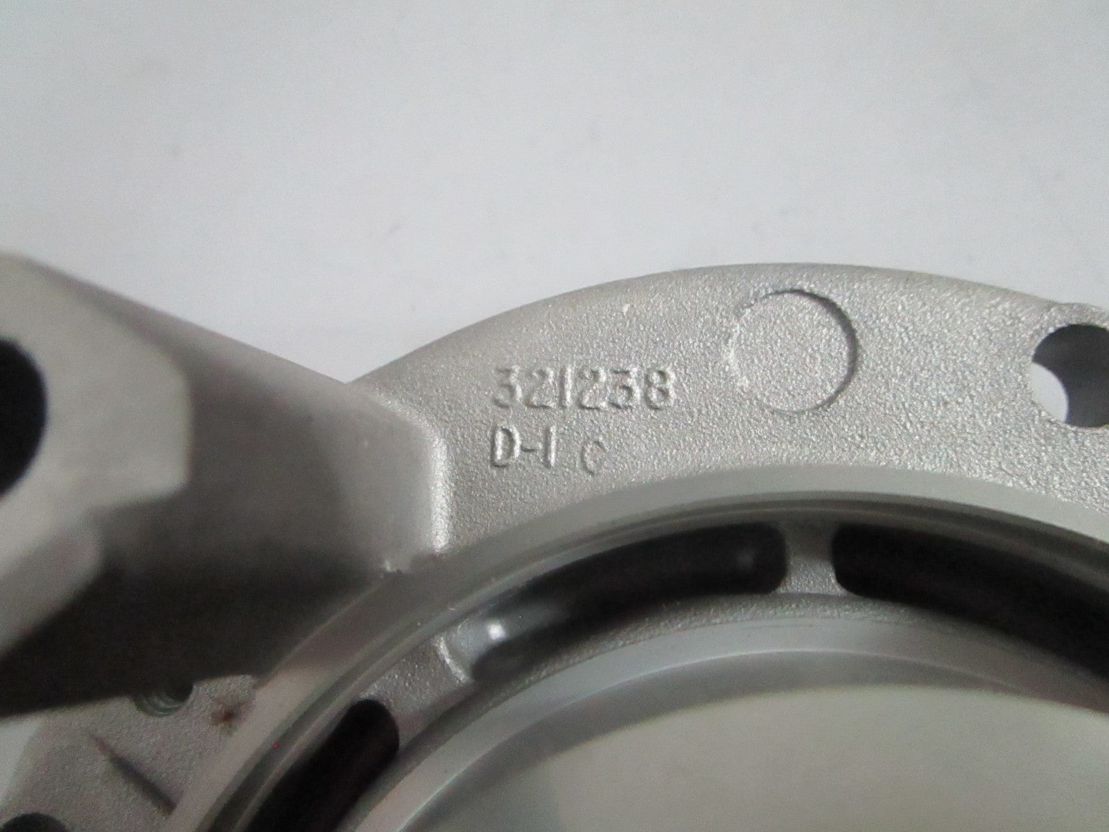 NEW OEM 387432 0387432 OMC Johnson Evinrude Crankcase Head & Bearing 0820