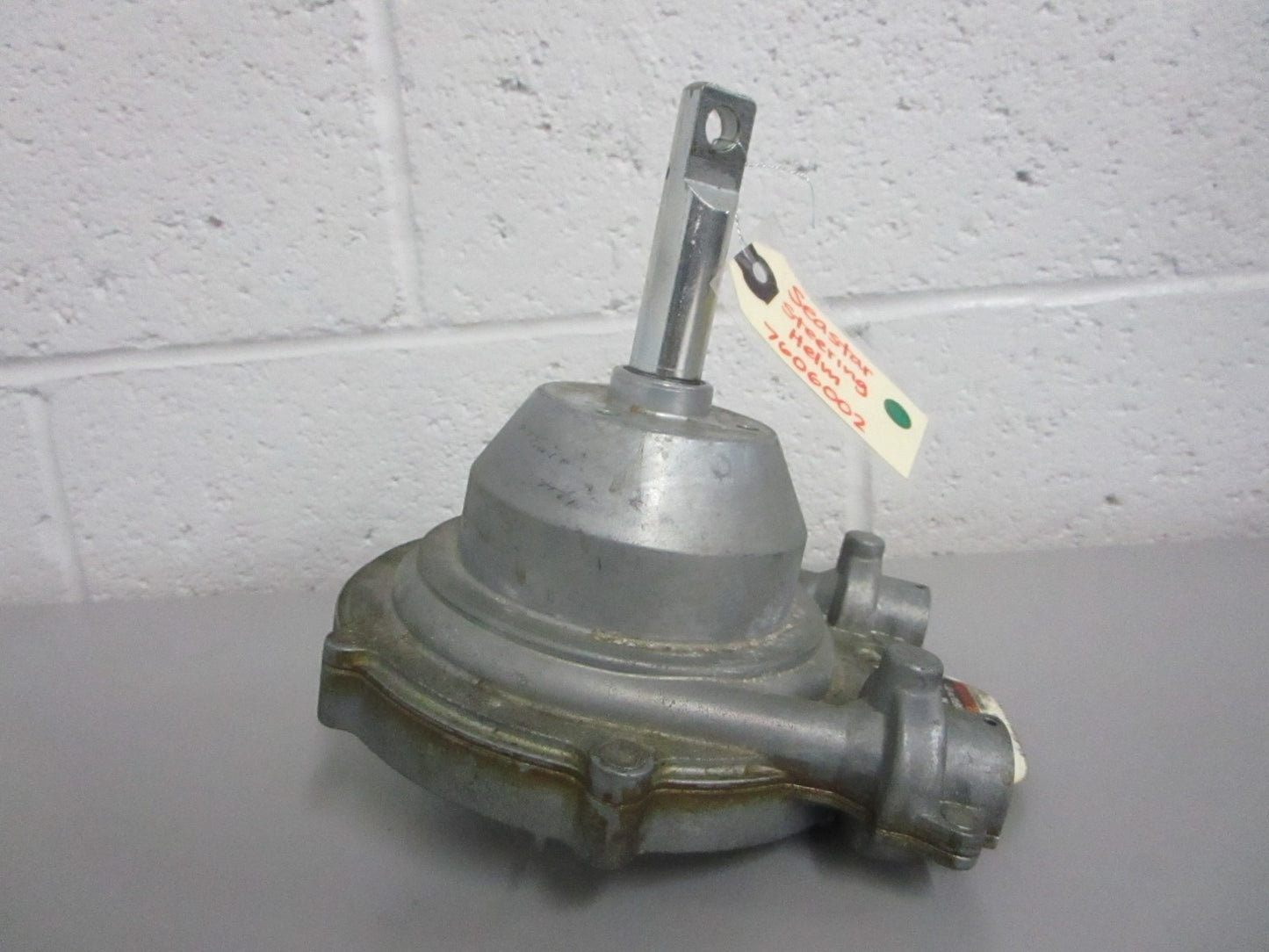 NEW OEM 7606002 Seastar Steeing Helm 0820