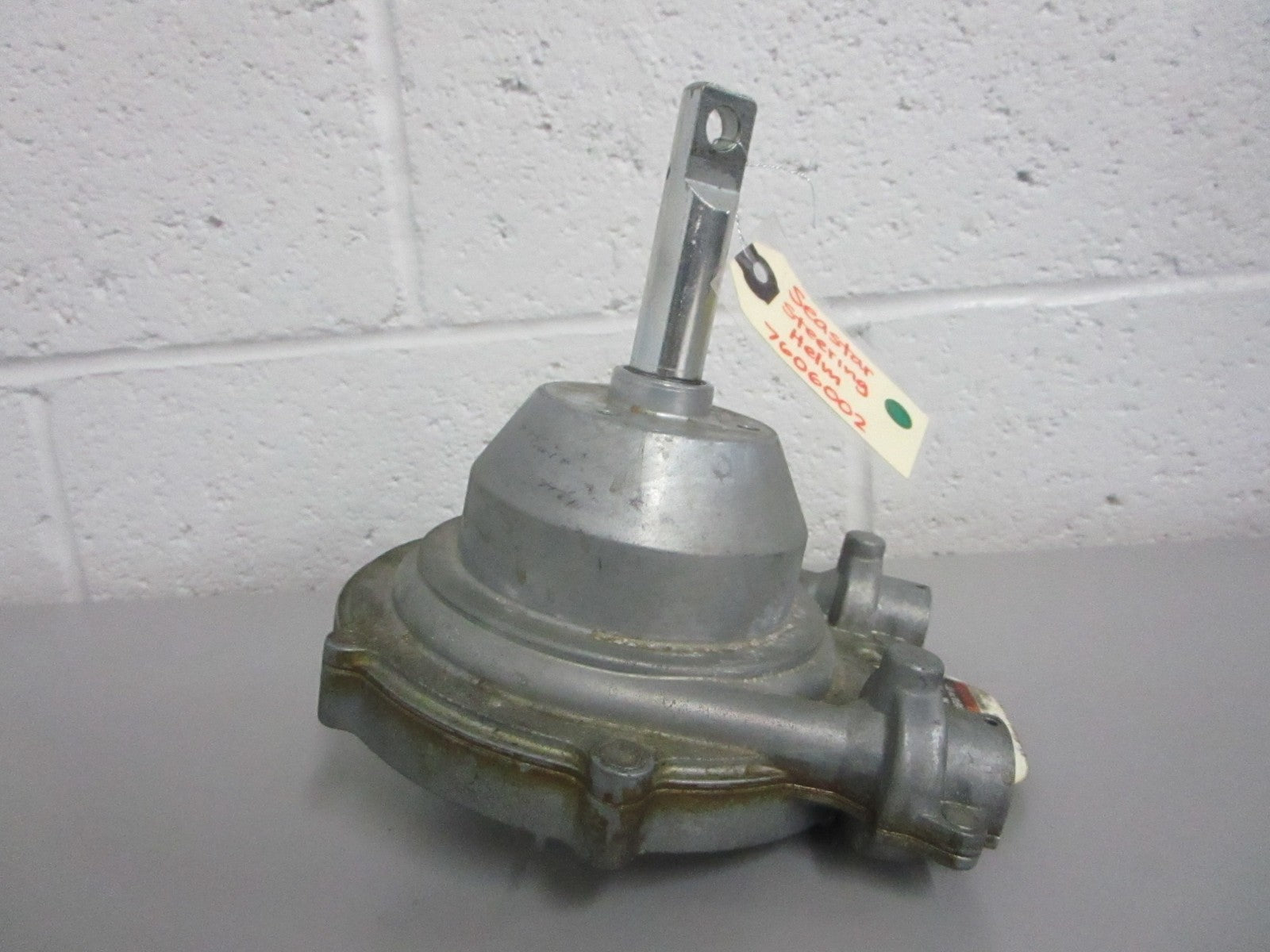 NEW OEM 7606002 Seastar Steeing Helm 0820