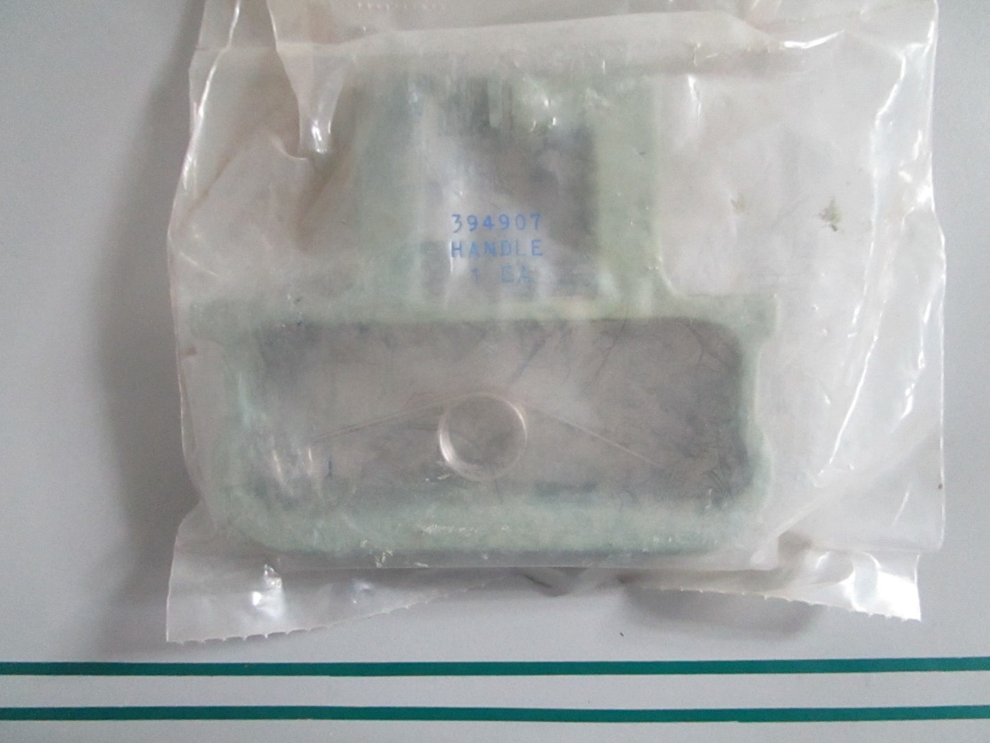 NEW OEM 394907 0394907 OMC Johnson Evinrude Carry Handle & Spring 0820