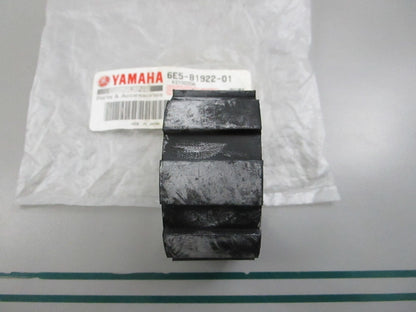 NEW OEM 6E5-81922-01-00 Yamaha Grommet 0810