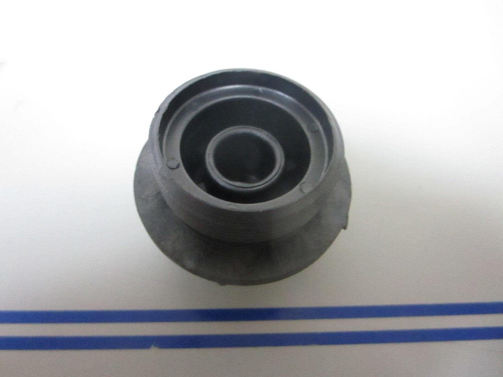 *NEW OEM* 0810 OMC Johnson Evinrude Thermostat Cover 765636 0765636