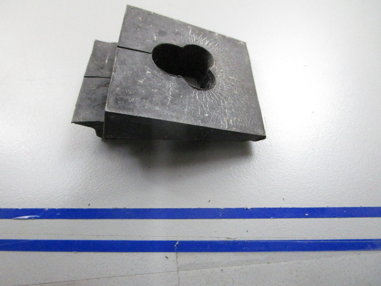 *NEW OEM* 0810 OMC Johnson Evinrude Grommet 332416 0332416