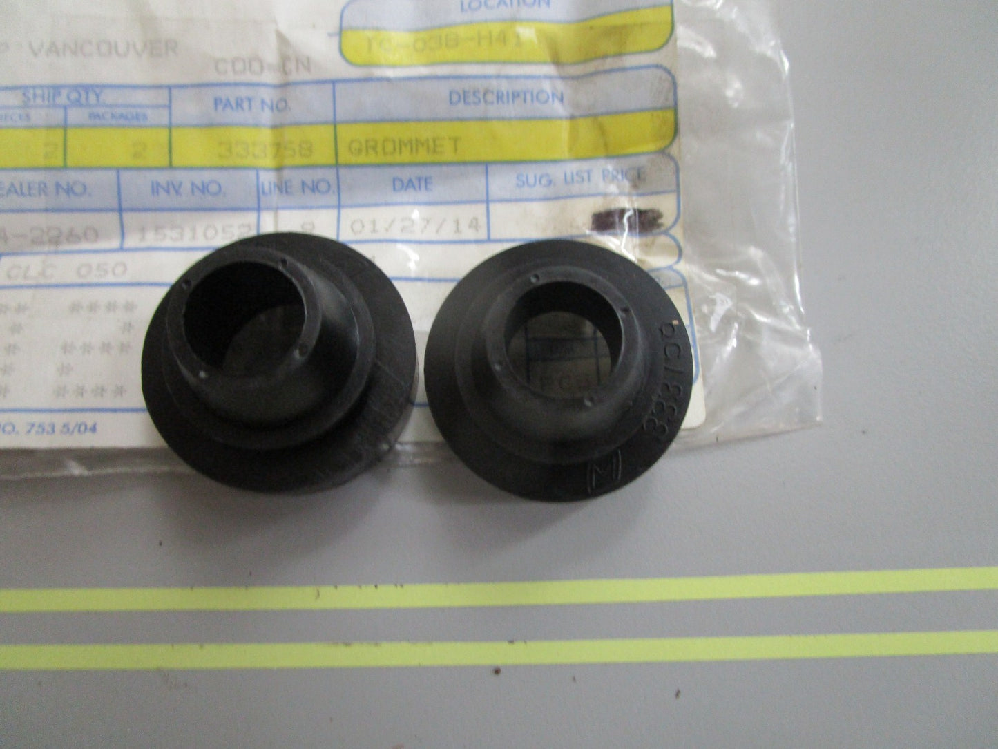 *NEW OEM* (LOT OF 2) 0810 OMC Johnson Evinrude Grommet 333756 0333756