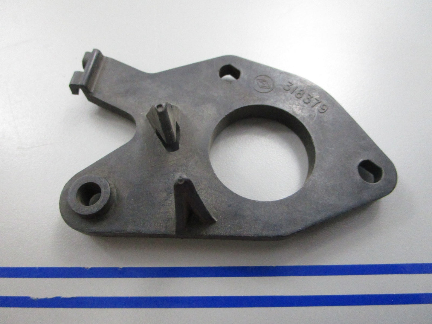 *NEW OEM* 0810 OMC Johnson Evinrude Bearing Head 318379 0318379