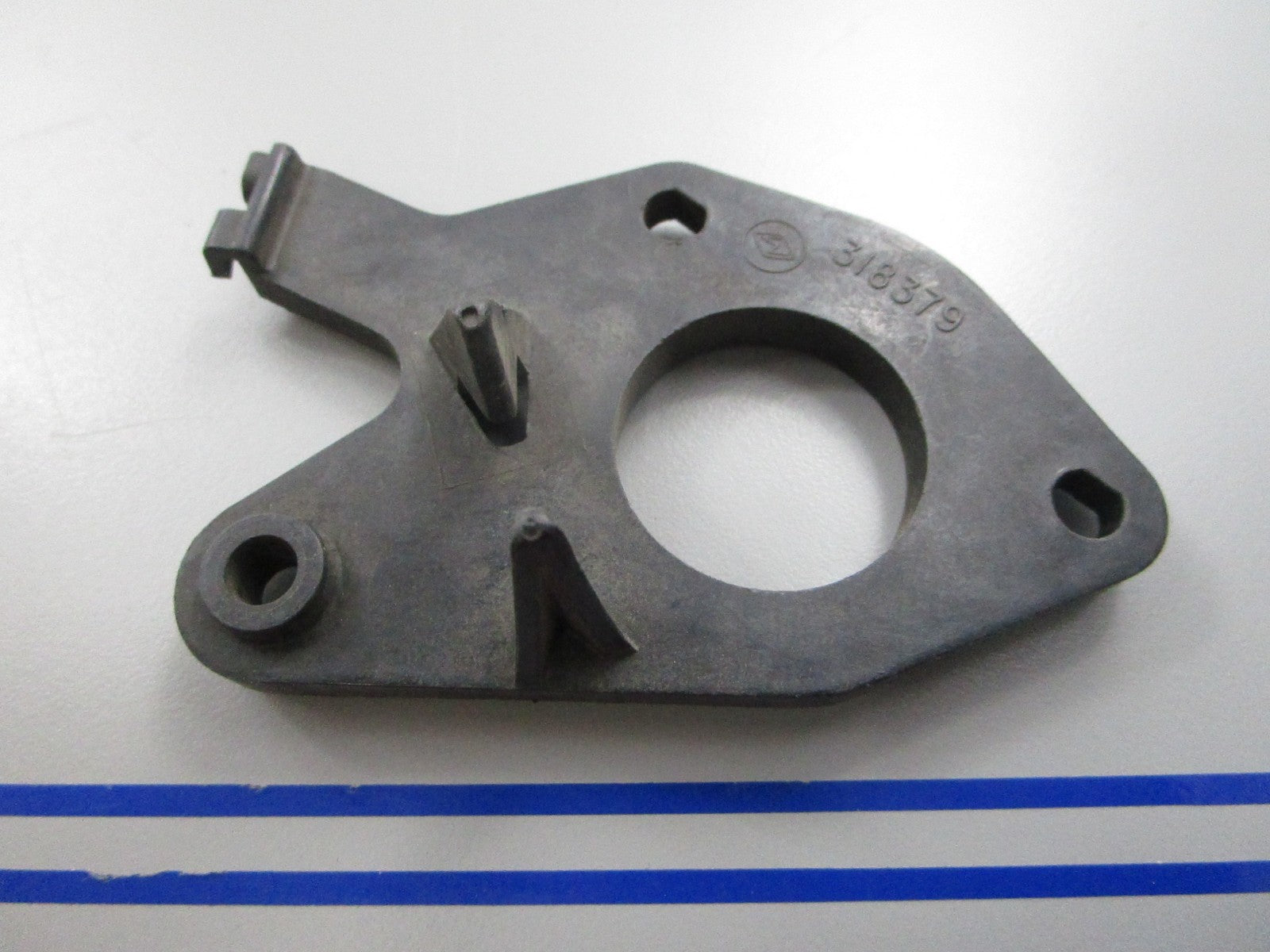 *NEW OEM* 0810 OMC Johnson Evinrude Bearing Head 318379 0318379