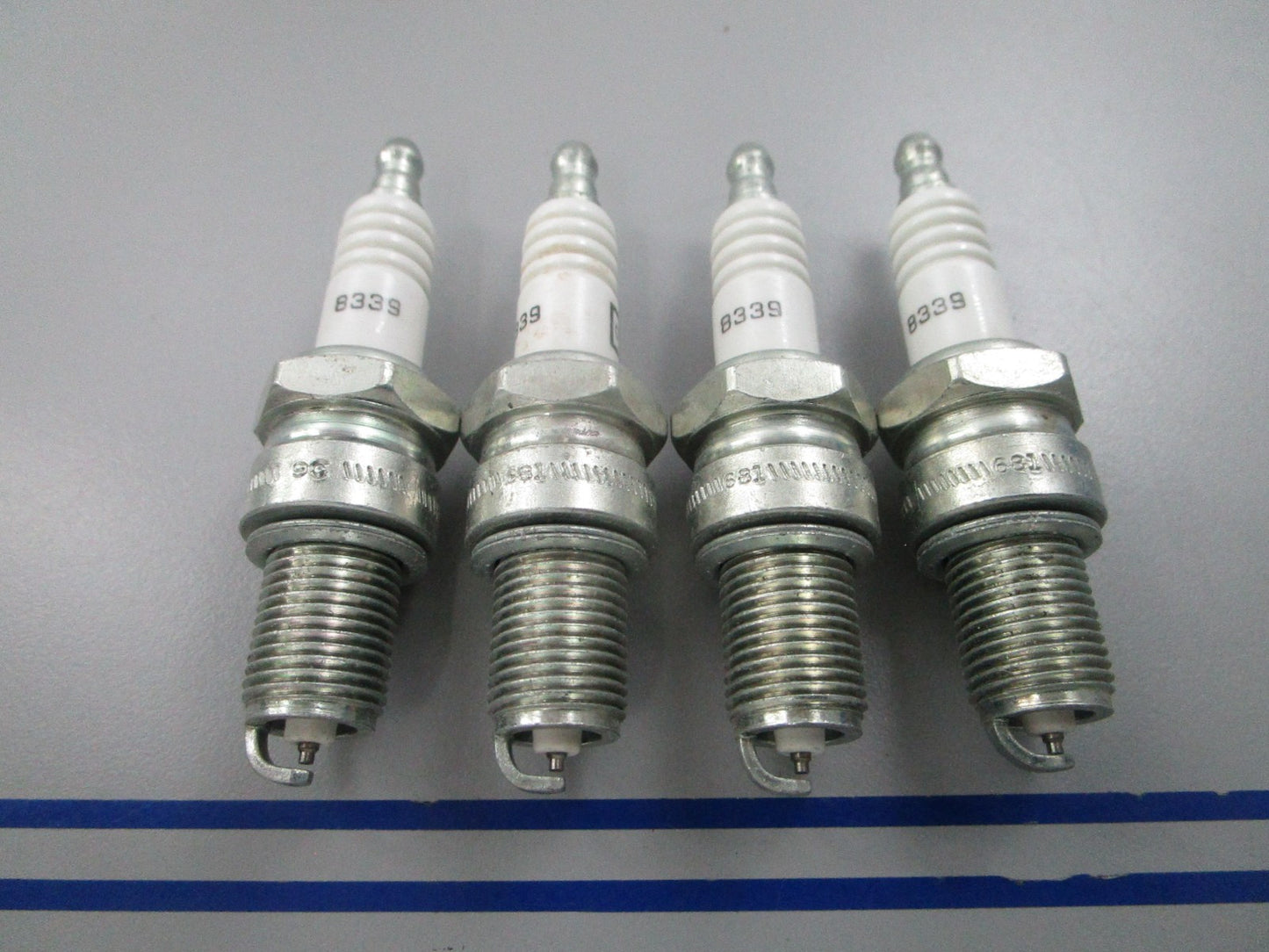 NEW (LOT OF 4) 8339 Champion Spark Plug 0810