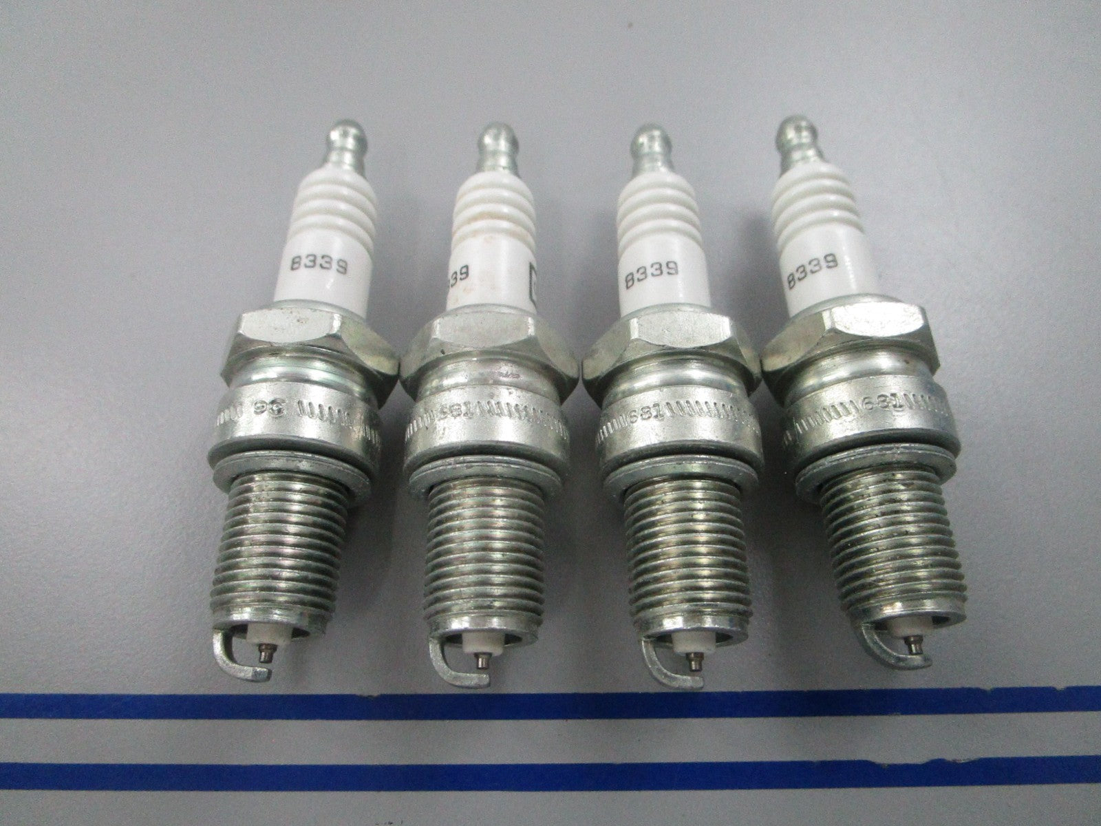 NEW (LOT OF 4) 8339 Champion Spark Plug 0810