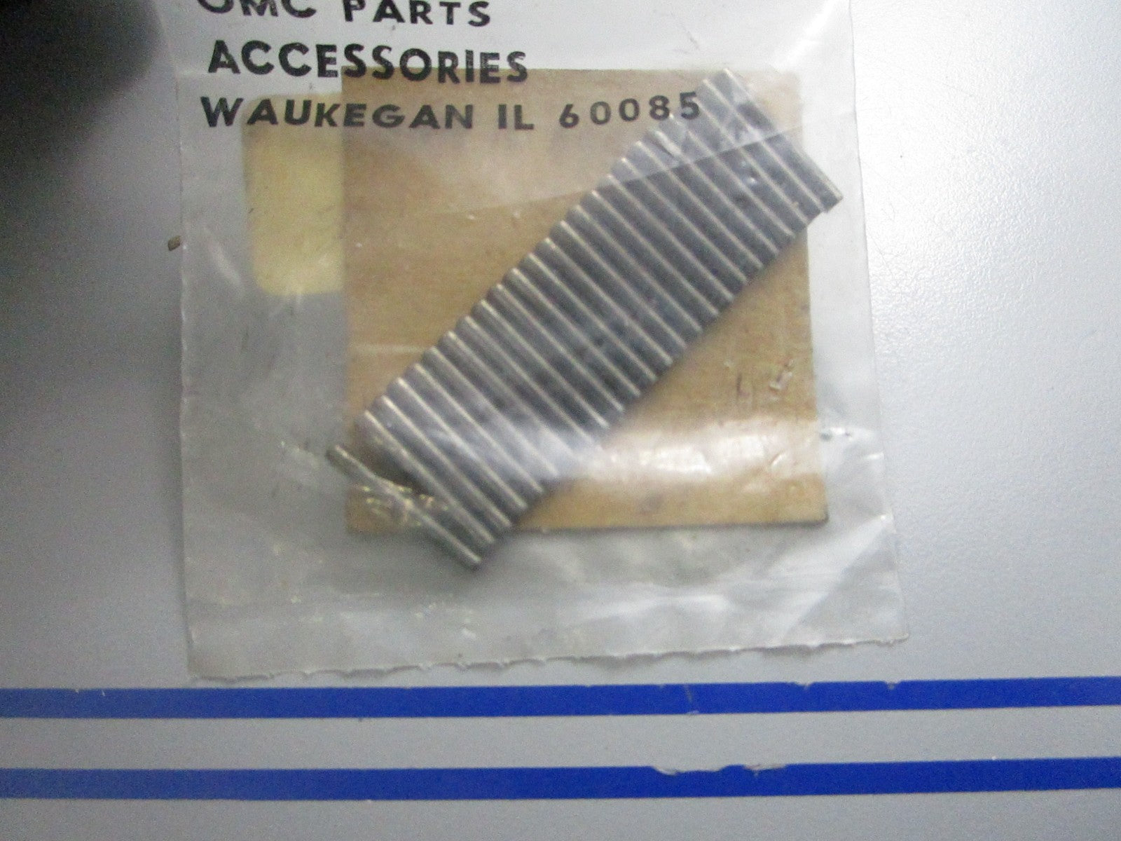 *NEW OEM* 0810 OMC Johnson Evinrude Needle & Envelope 437850 0437850