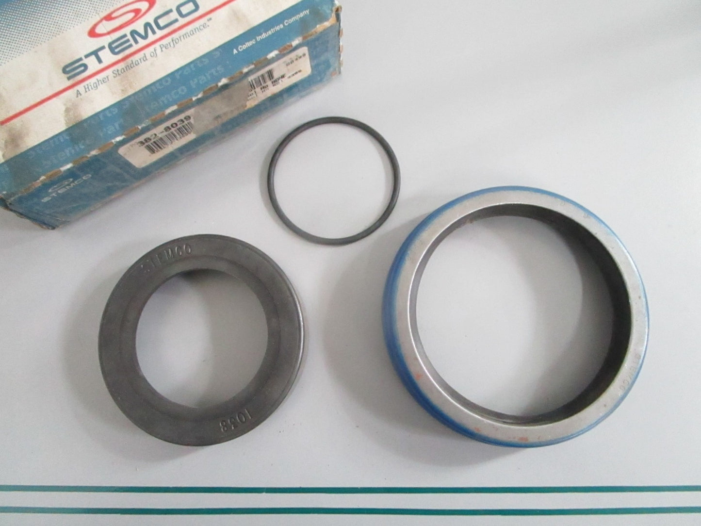 NEW OEM 382-8039 Stemco Seal and Spacer 0820
