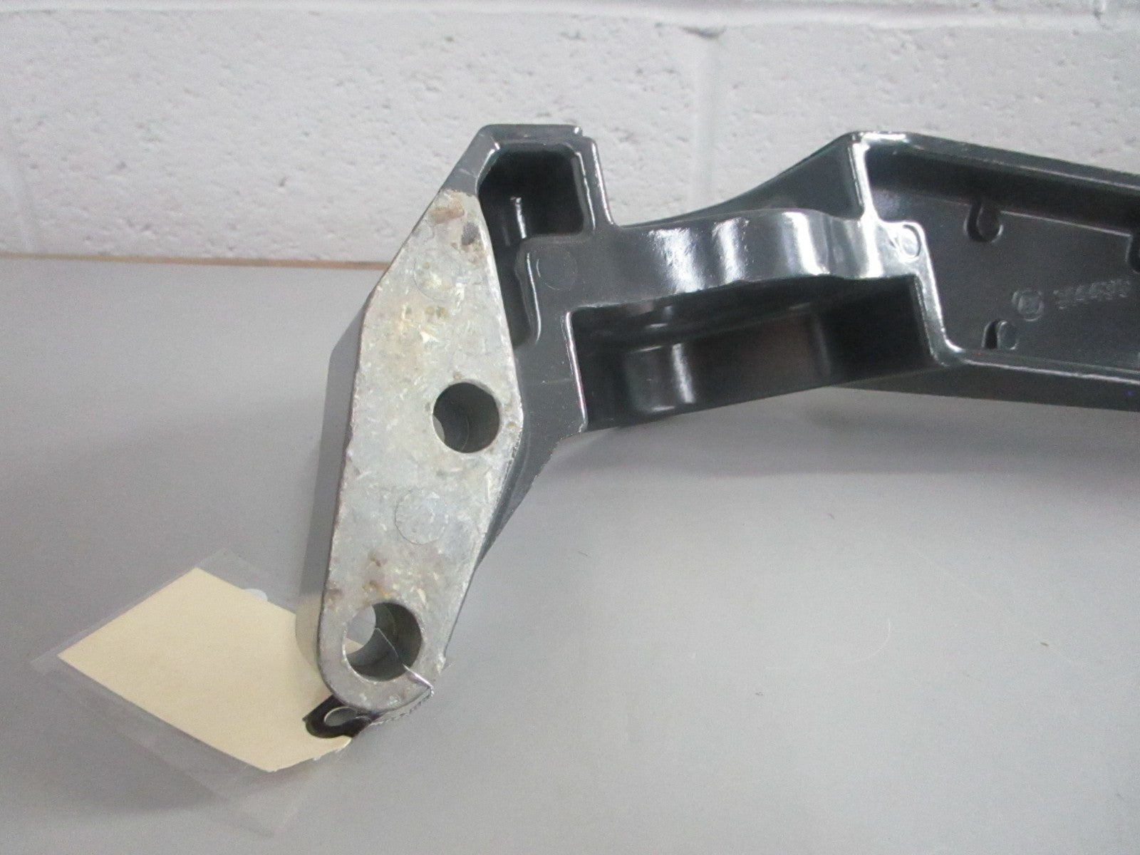 NEW OEM 914495 0914495 OMC Johnson Evinrude Bracket 0820