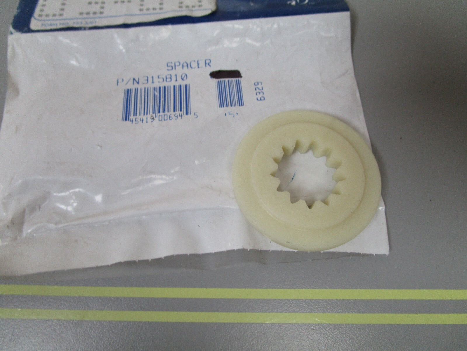 *NEW OEM* 0810 OMC Johnson Evinrude Spacer 315810 0315810