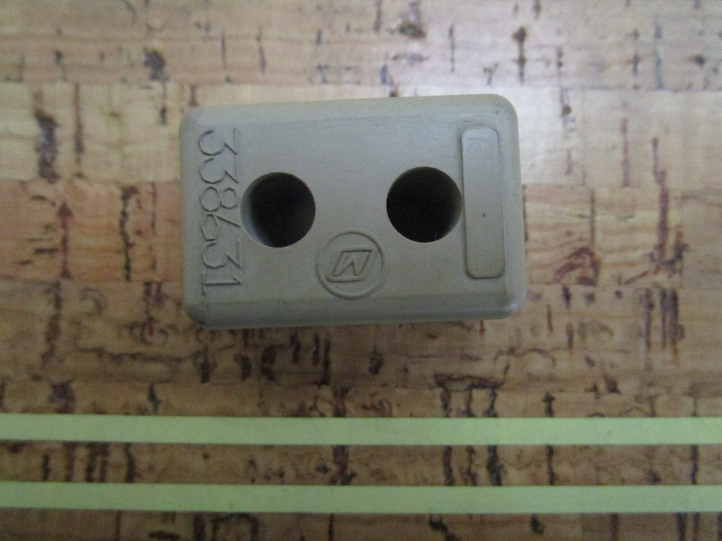 *NEW OEM* 0810 OMC Johnson Evinrude Grommet 338631 0338631