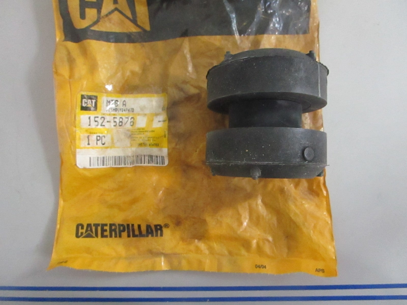 NEW OEM 152-5878 CAT Mount 0820