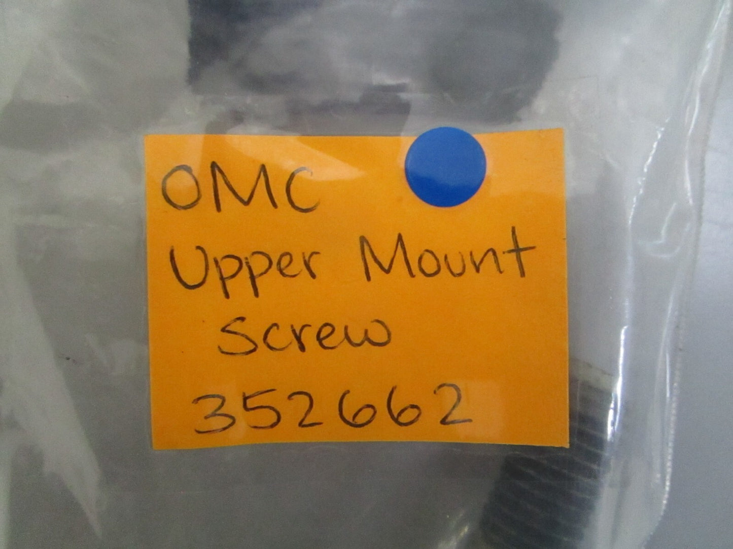 *NEW OEM* 0820 OMC Johnson Evinrude Upper Mount Screw 352662 0352662
