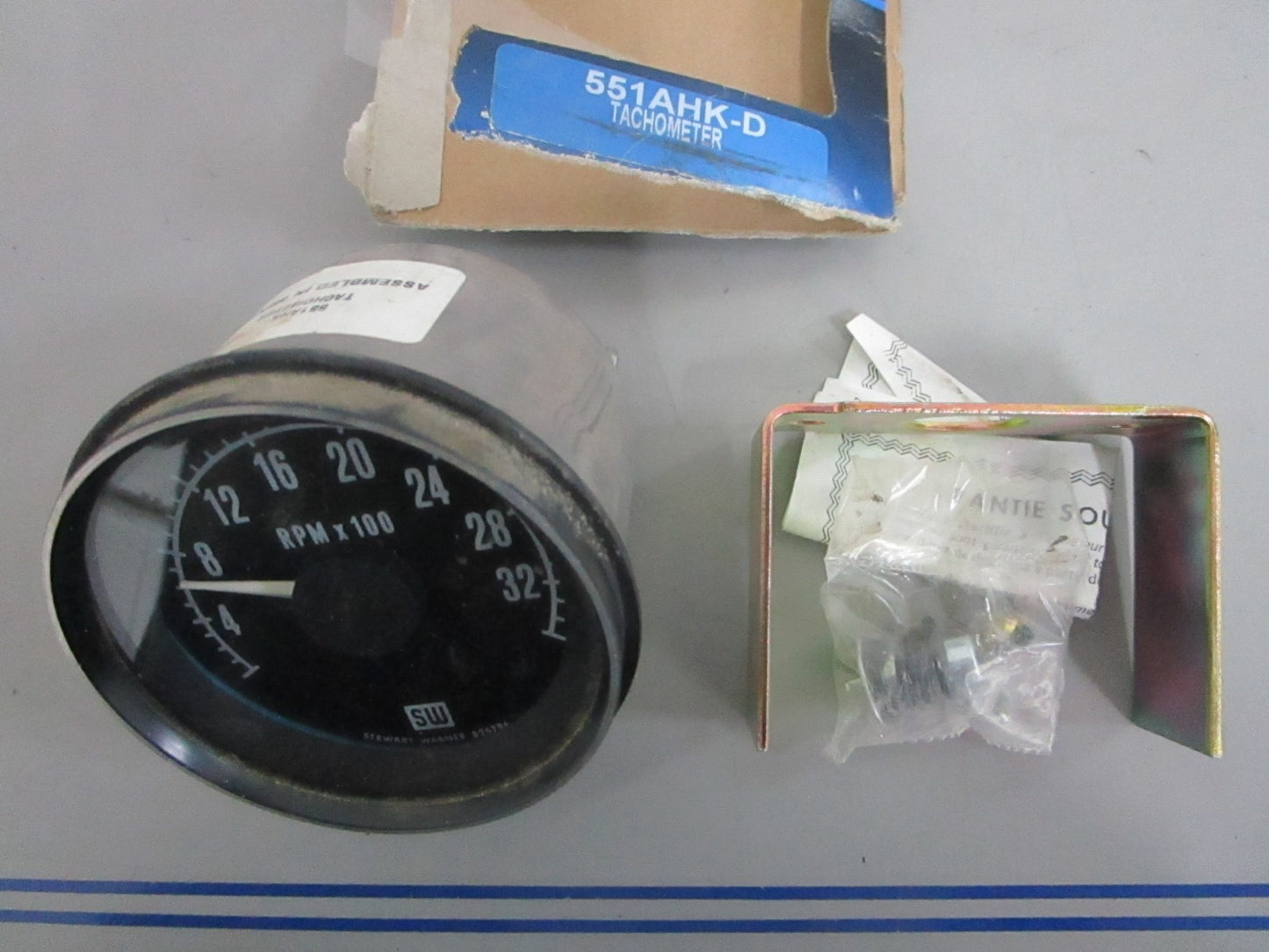 NEW OEM 551AHK-D Stewart-Warner Tachometer 0820