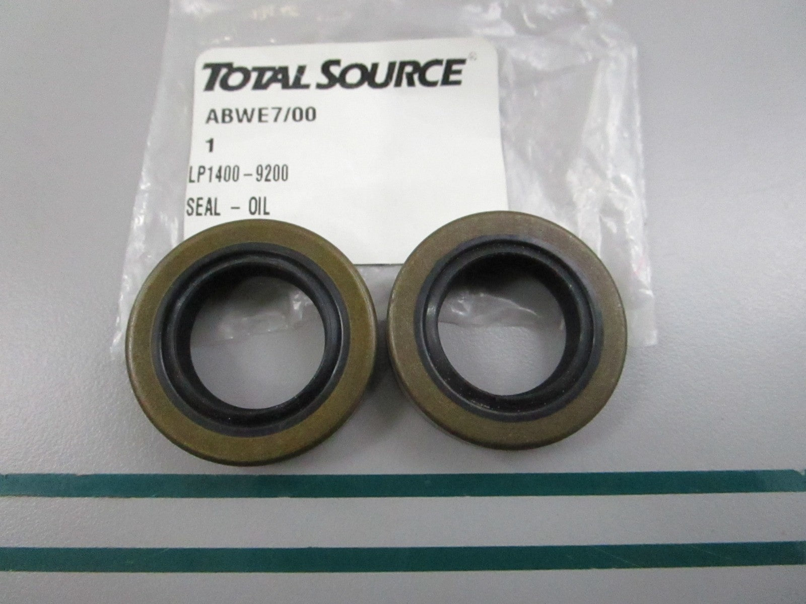 NEW (LOT OF 2) LP9200-9476  For: LPM Total Source Oil Seal 0810