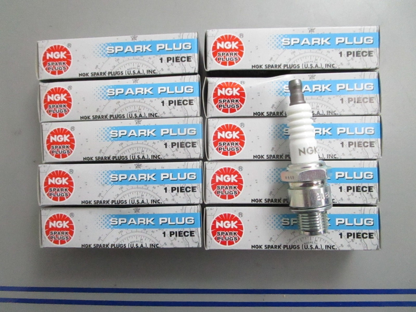 *NEW OEM* (LOT OF 10) 0820 Mercury Quicksilver NGK Spark Plug 33-13686Q BU8H