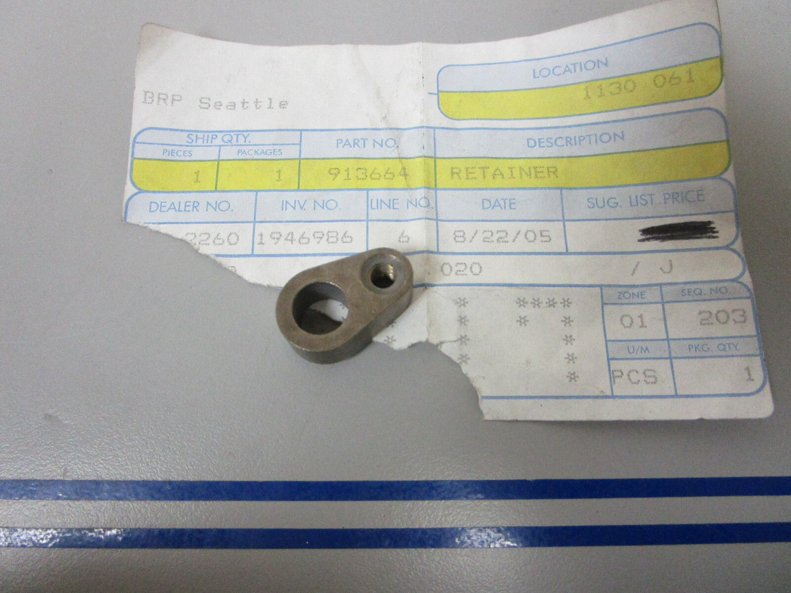 *NEW OEM* 0810 OMC Johnson Evinrude Retainer 913664 0913664