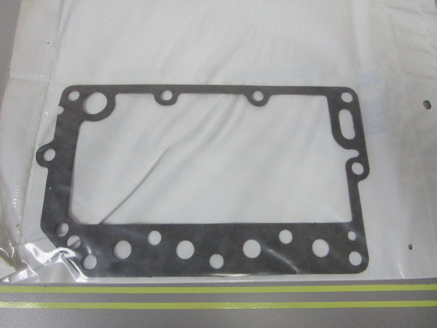*NEW OEM* 0810 OMC Johnson Evinrude Gasket 319578 0319578