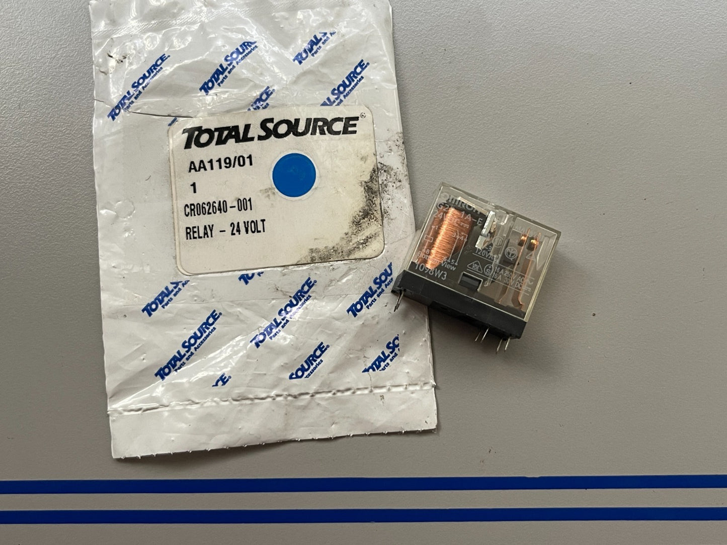 *NEW* 0720 Total Source 24V Relay CR062640-001 Replaces: Crown 062640-001