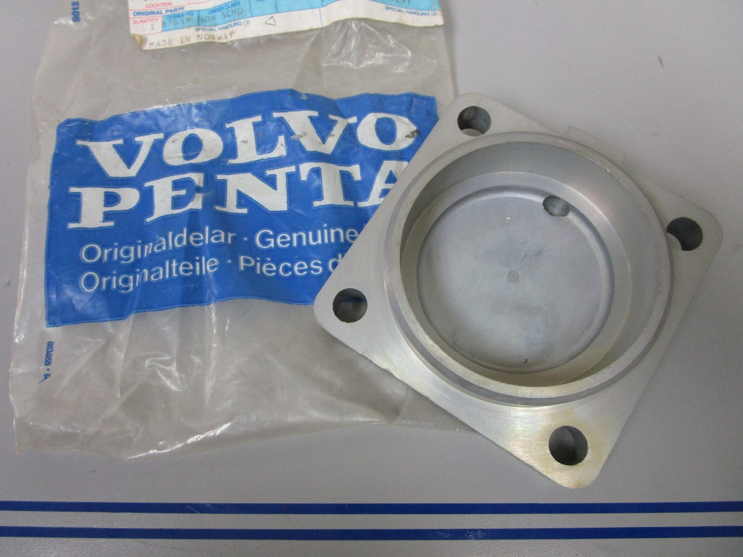 *NEW OEM* 0720 Volvo Penta Cover 850272