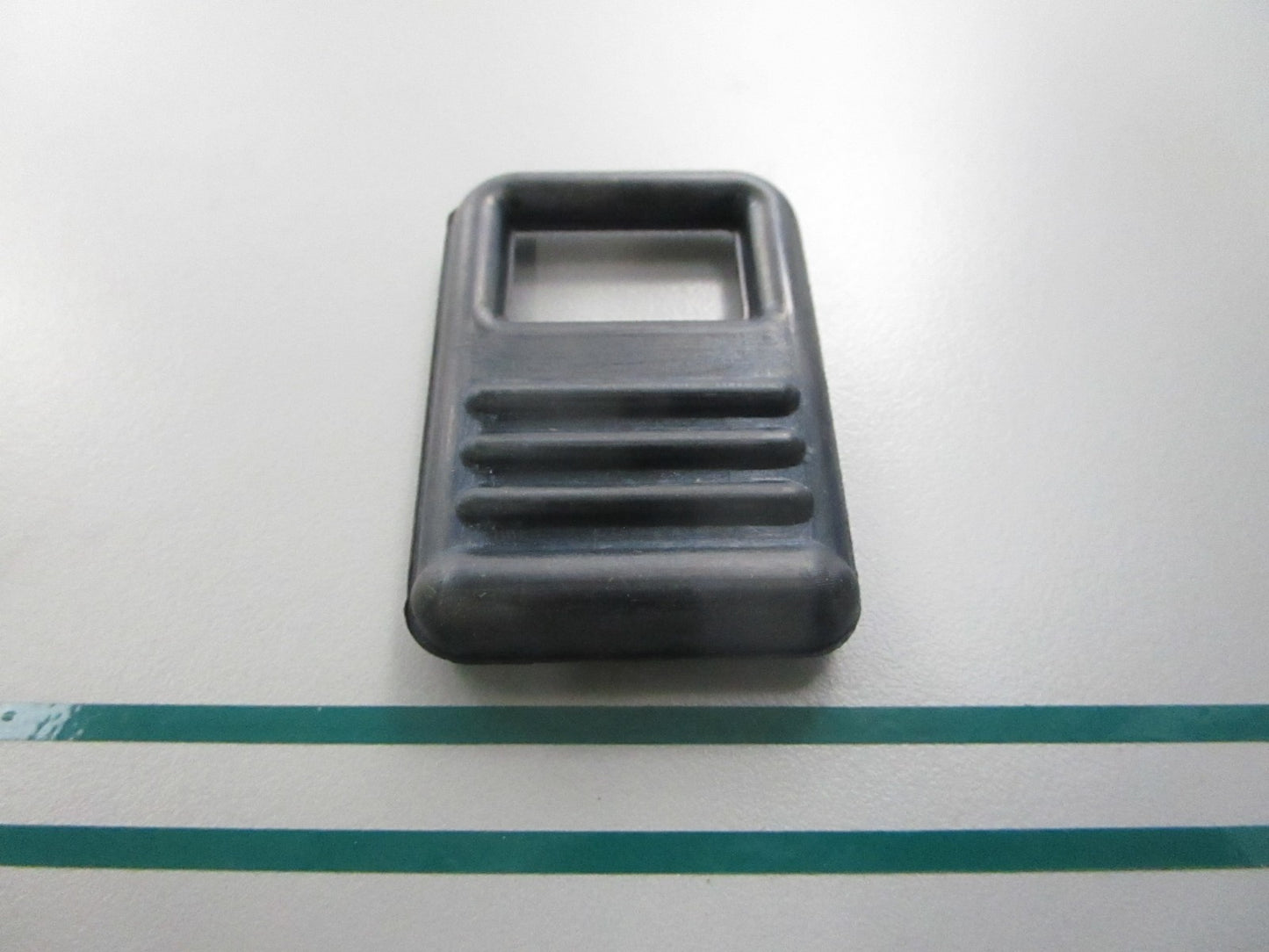 NEW OEM 8AB-77188-00-00 Yamaha Shroud Stopper 0810