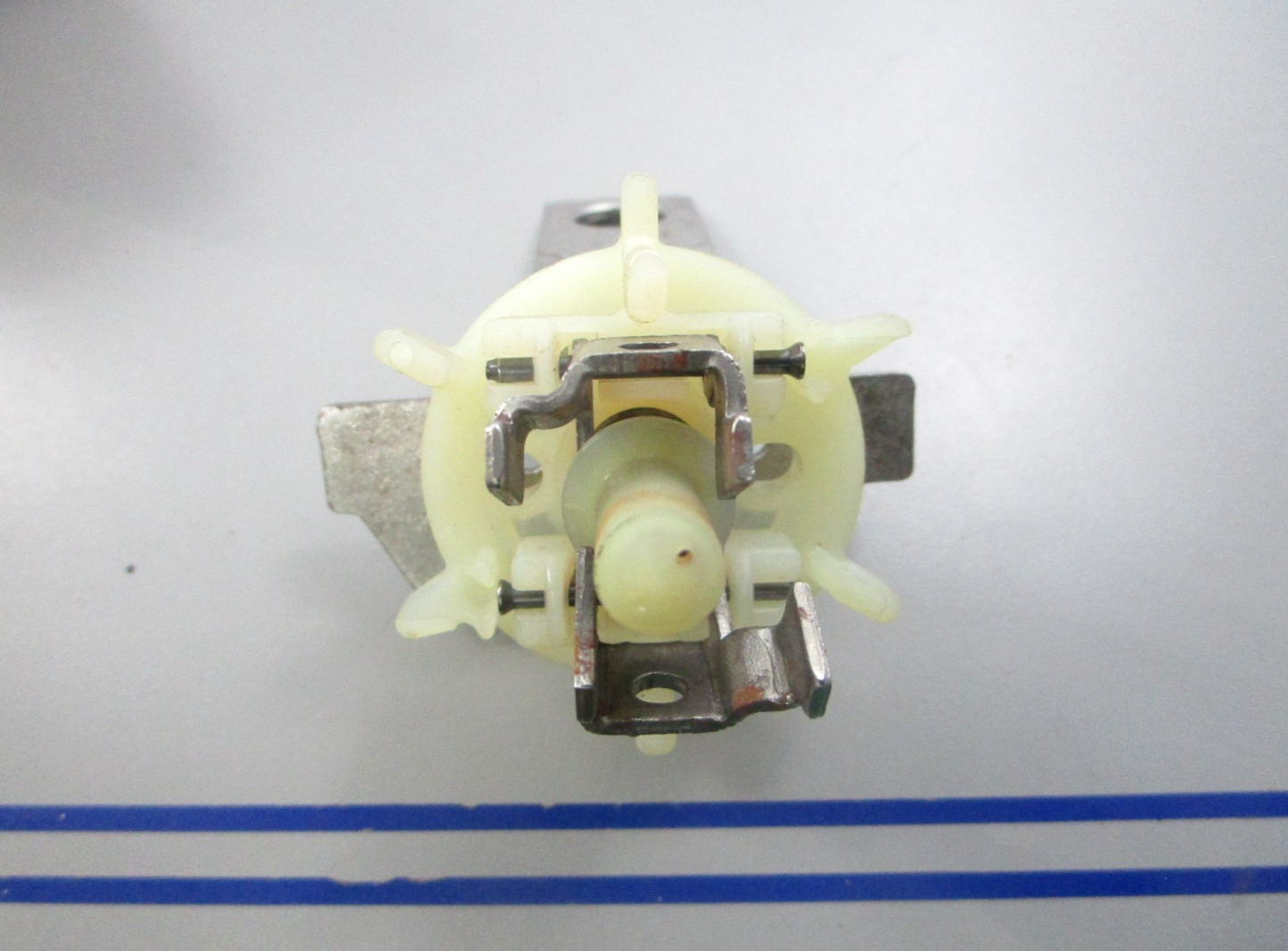 NEW OEM 691997 Briggs & Stratton Governor/Oil Slinger 0810