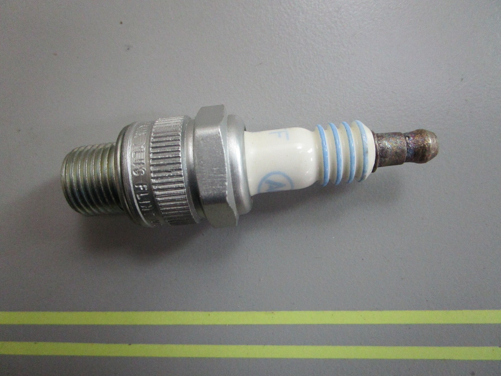 *NEW* 0820 AC Delco Spark Plug M40FF