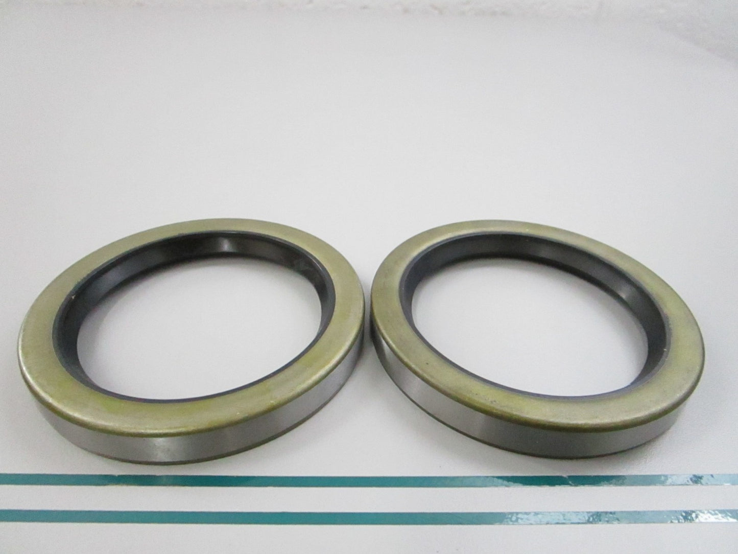 NEW (LOT OF 2) LP1400-9476  For: LPM Total Source Oil Seal 0810