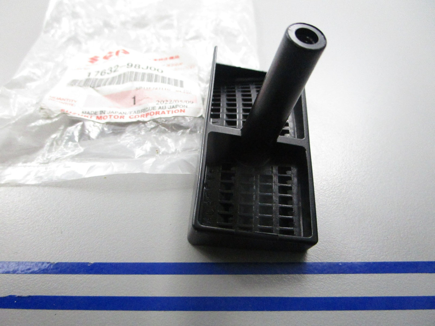 *NEW OEM* 0810 Suzuki STBD Water Filter 17632-98J00