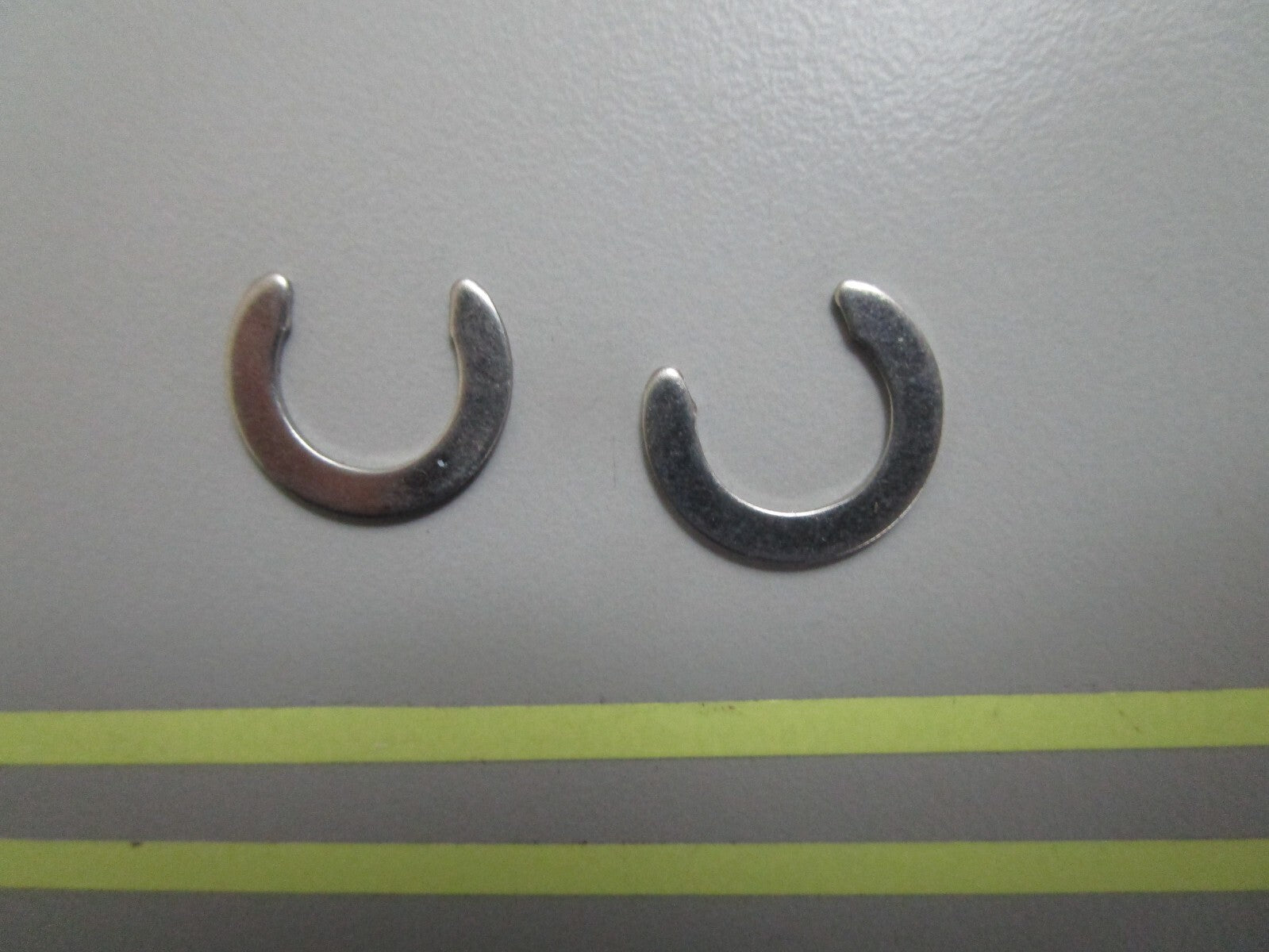 *NEW OEM* (LOT OF 2) 0810 Volvo Penta Retainer 314090