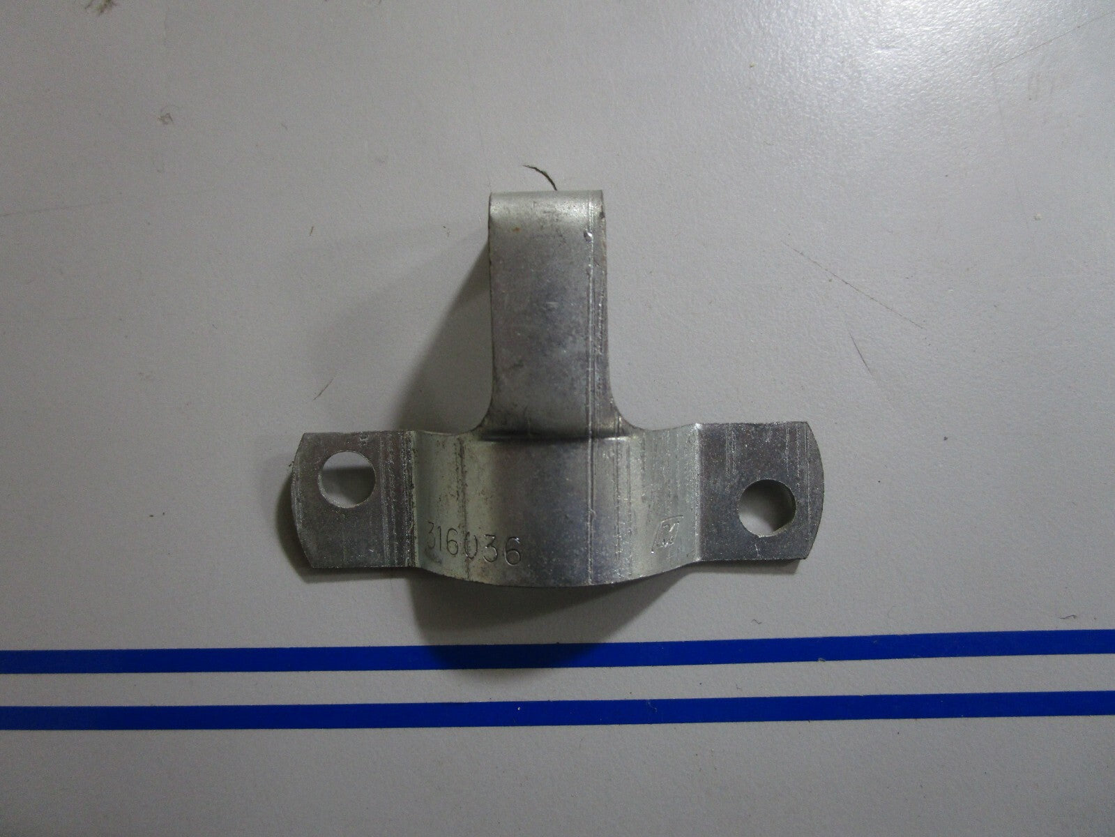 *NEW OEM* 0810 OMC Johnson Evinrude Choke Solenoid Clamp 316036 0316036