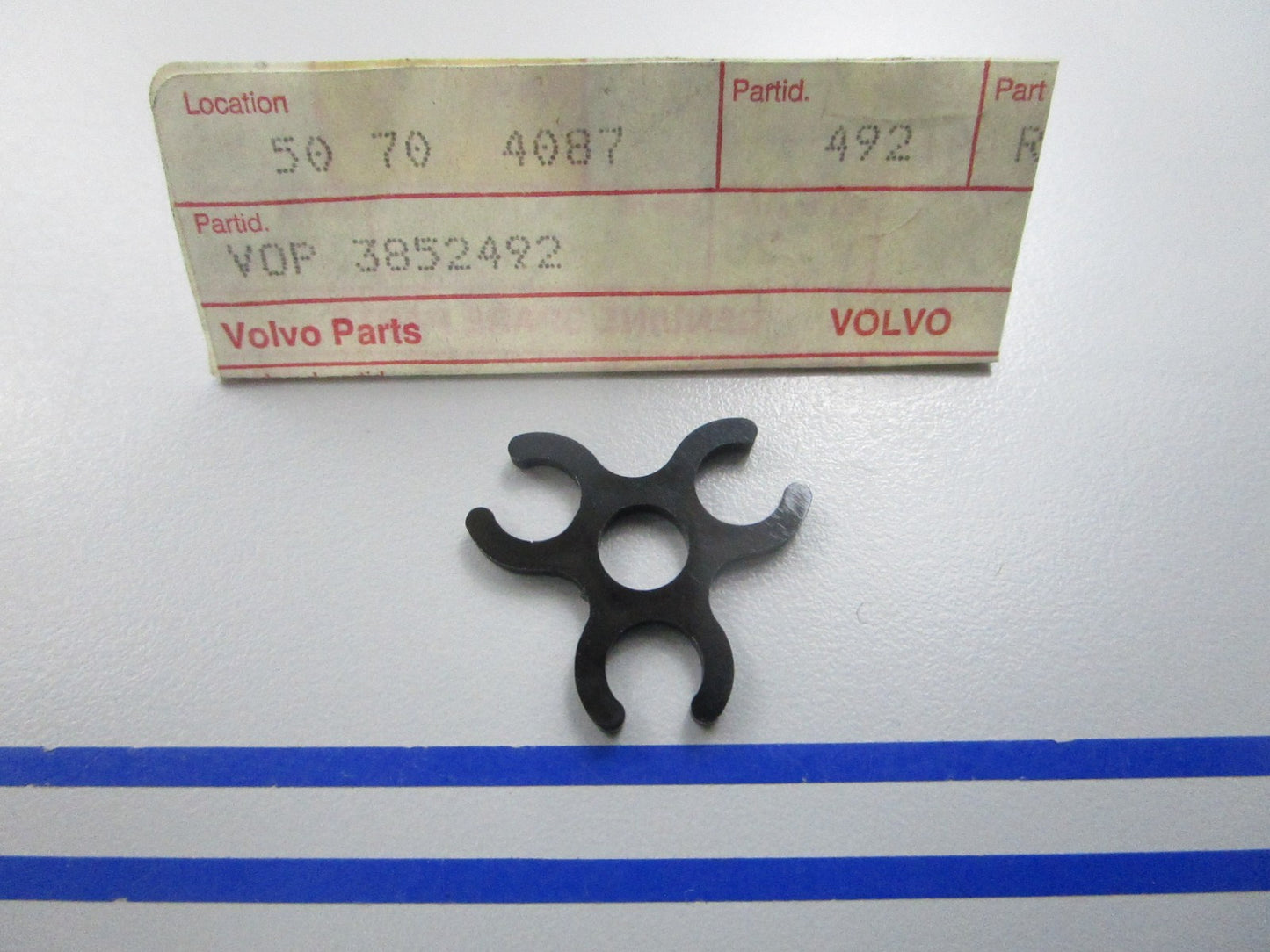 NEW OEM 3852492 Volvo Penta Retainer 0810