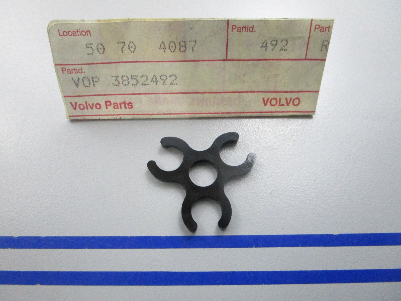 NEW OEM 3852492 Volvo Penta Retainer 0810