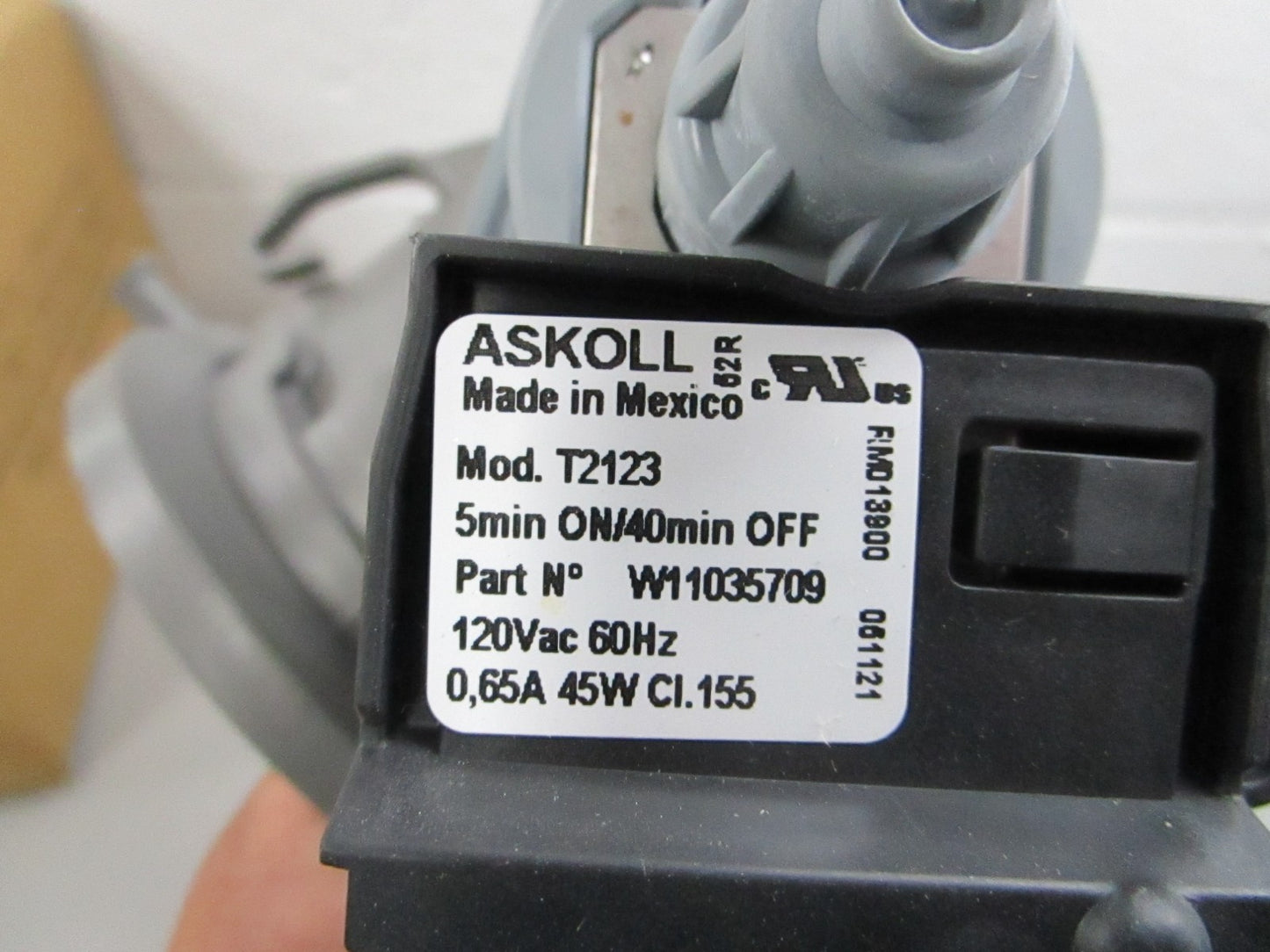 NEW OEM W11460945 Whirlpool Pump & Motor 0810