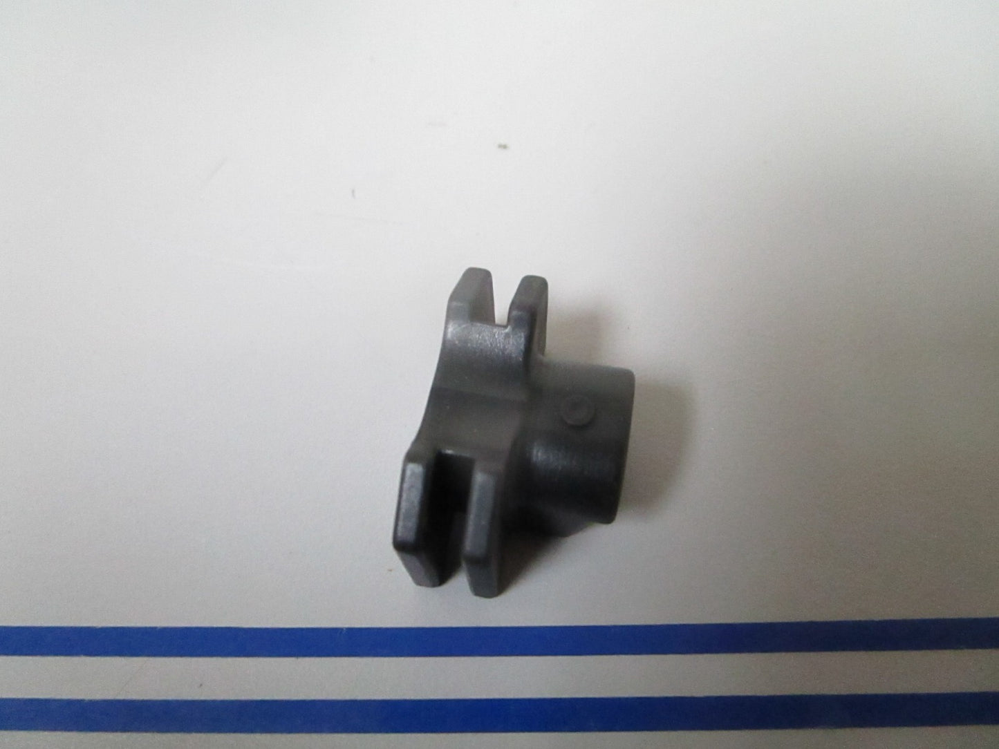 *NEW OEM* 0810 OMC Johnson Evinrude Bracket Slider 513811 0513811