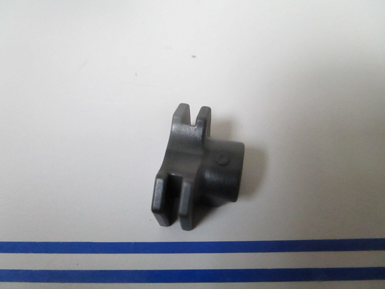 *NEW OEM* 0810 OMC Johnson Evinrude Bracket Slider 513811 0513811