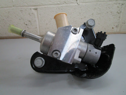 *NEW OEM* 0820 Volvo Penta Fuel Pump 22844945