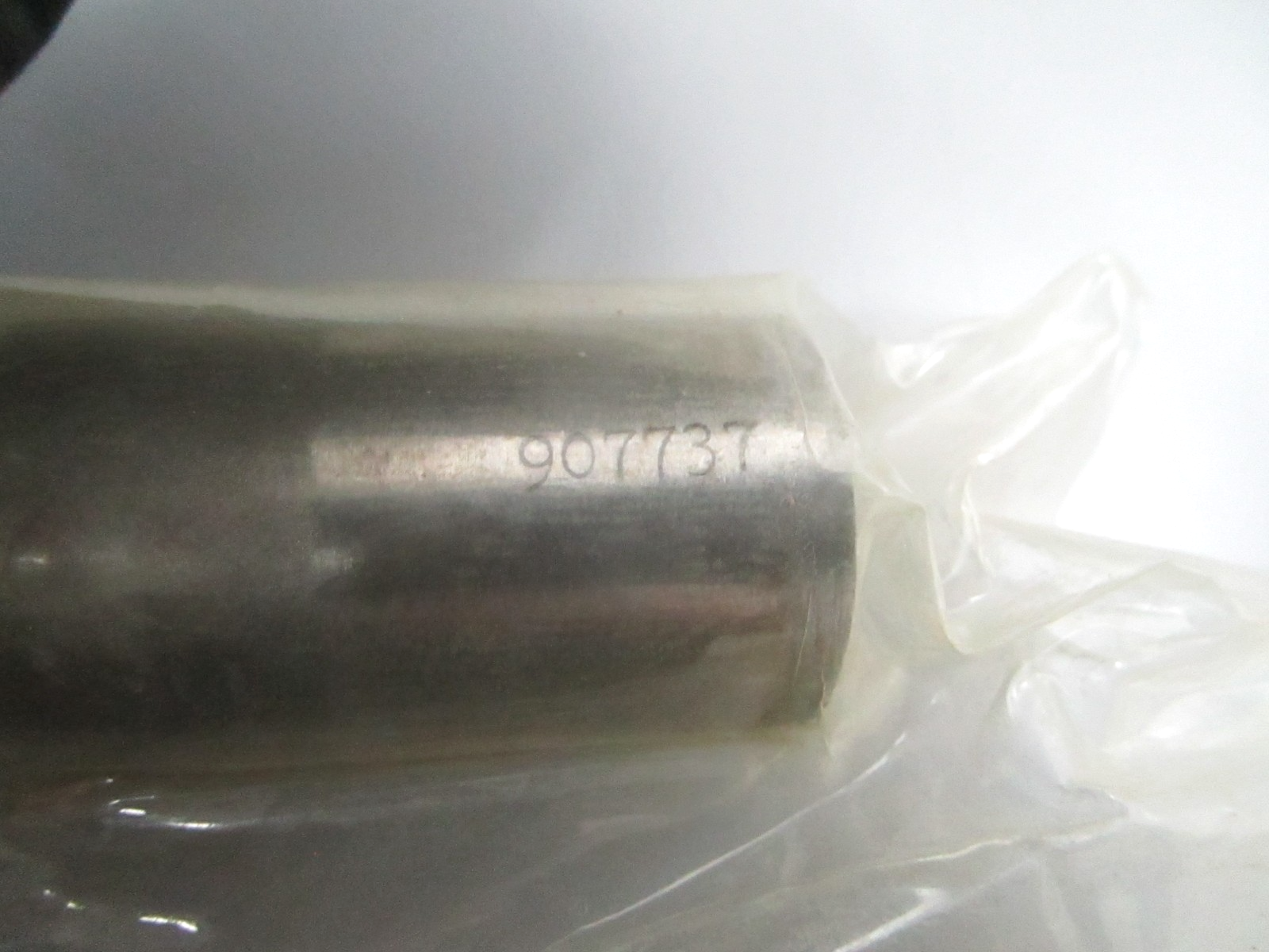 *NEW OEM* 0810 OMC Johnson Evinrude Shaft 980335 0980335