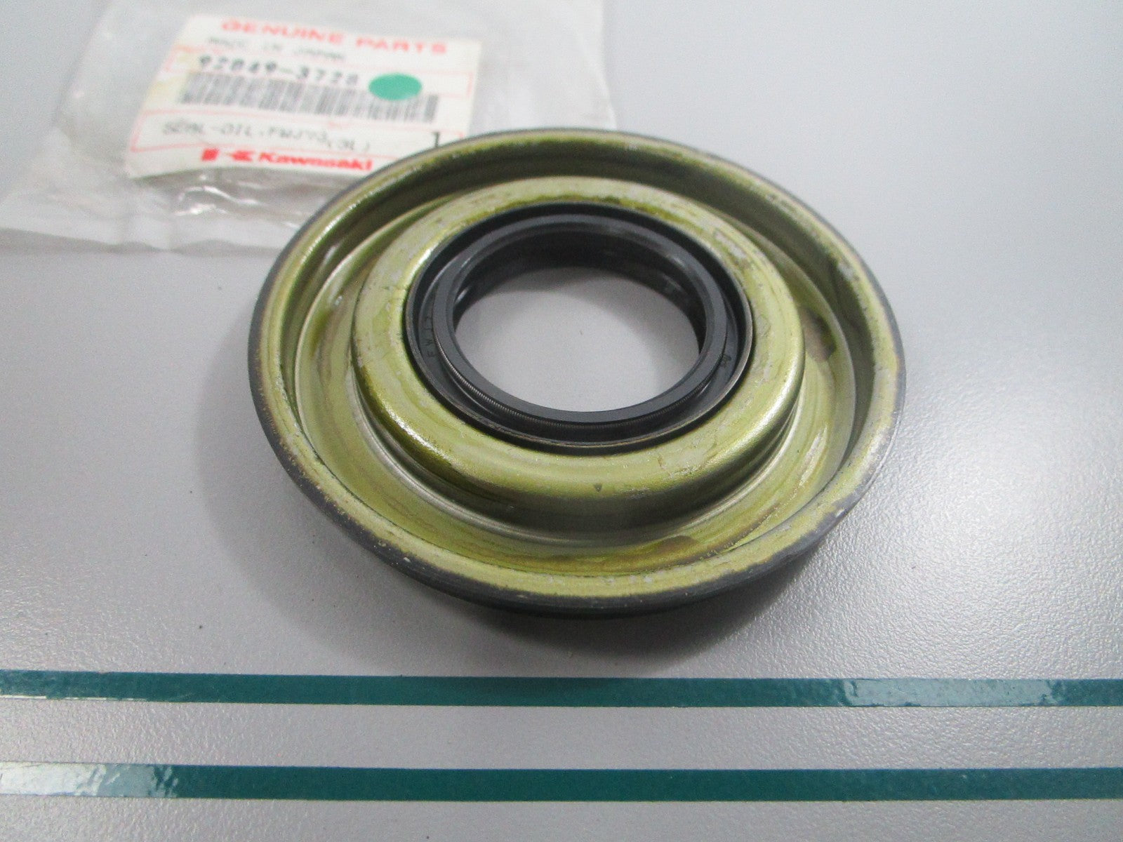 NEW OEM 92049-3728 Kawasaki Oil Seal 0810