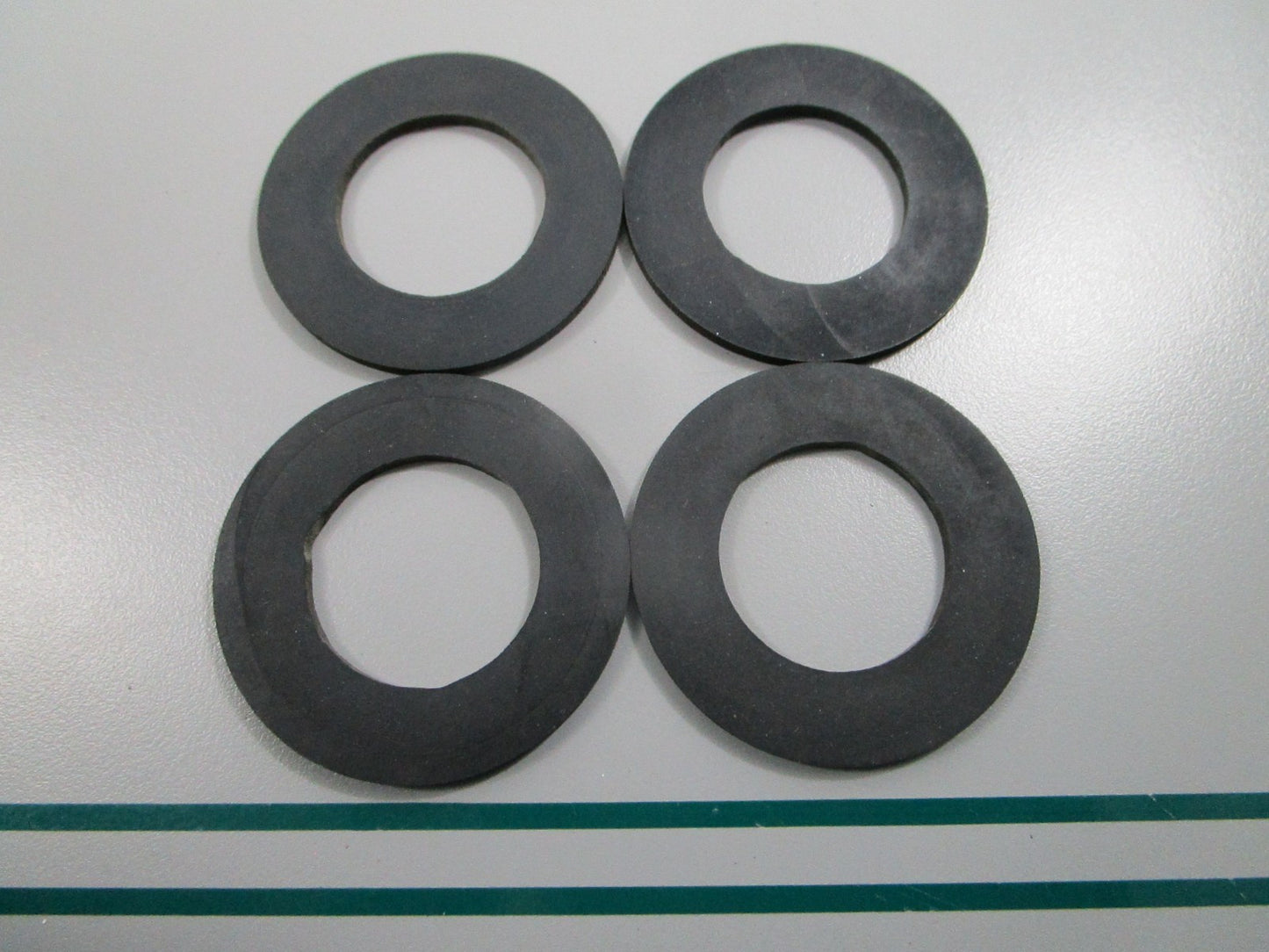 NEW OEM (LOT OF 4) 301835 0301835 OMC Johnson Evinrude Gasket 0810