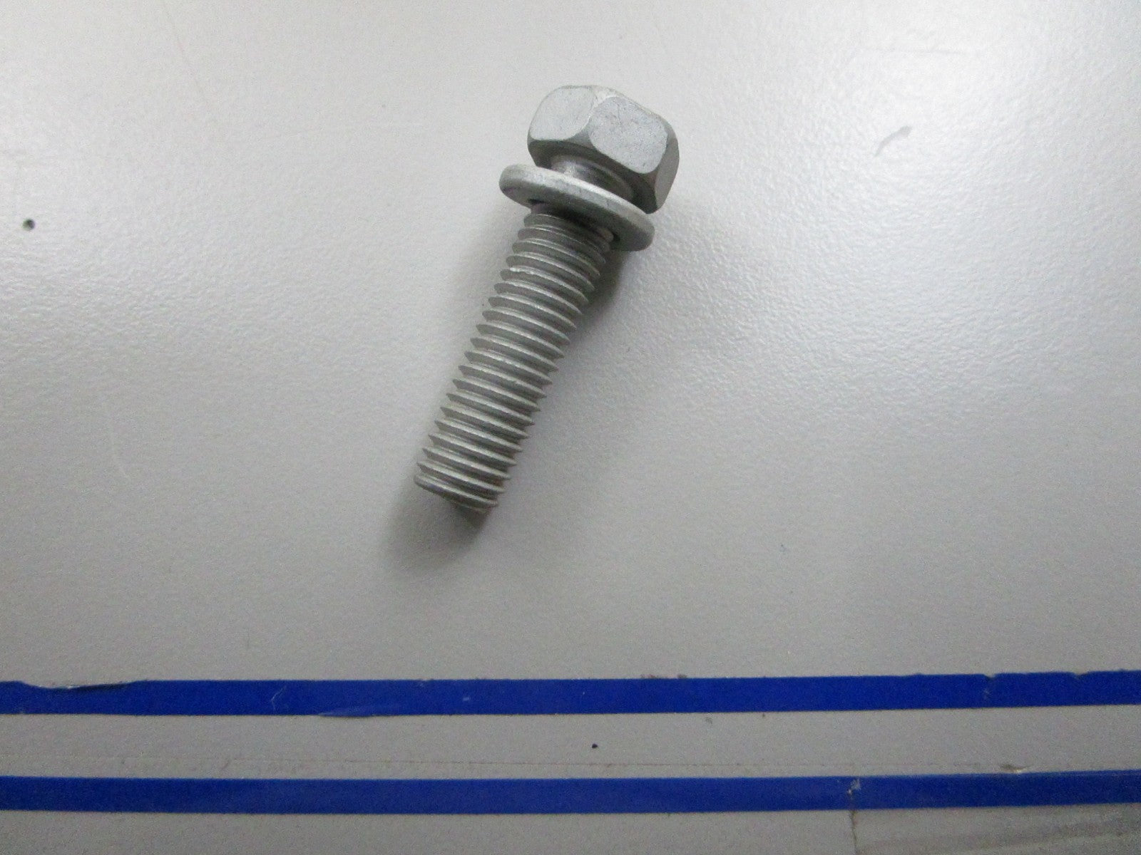 *NEW OEM* 0810 OMC Johnson Evinrude Bolt 5031216