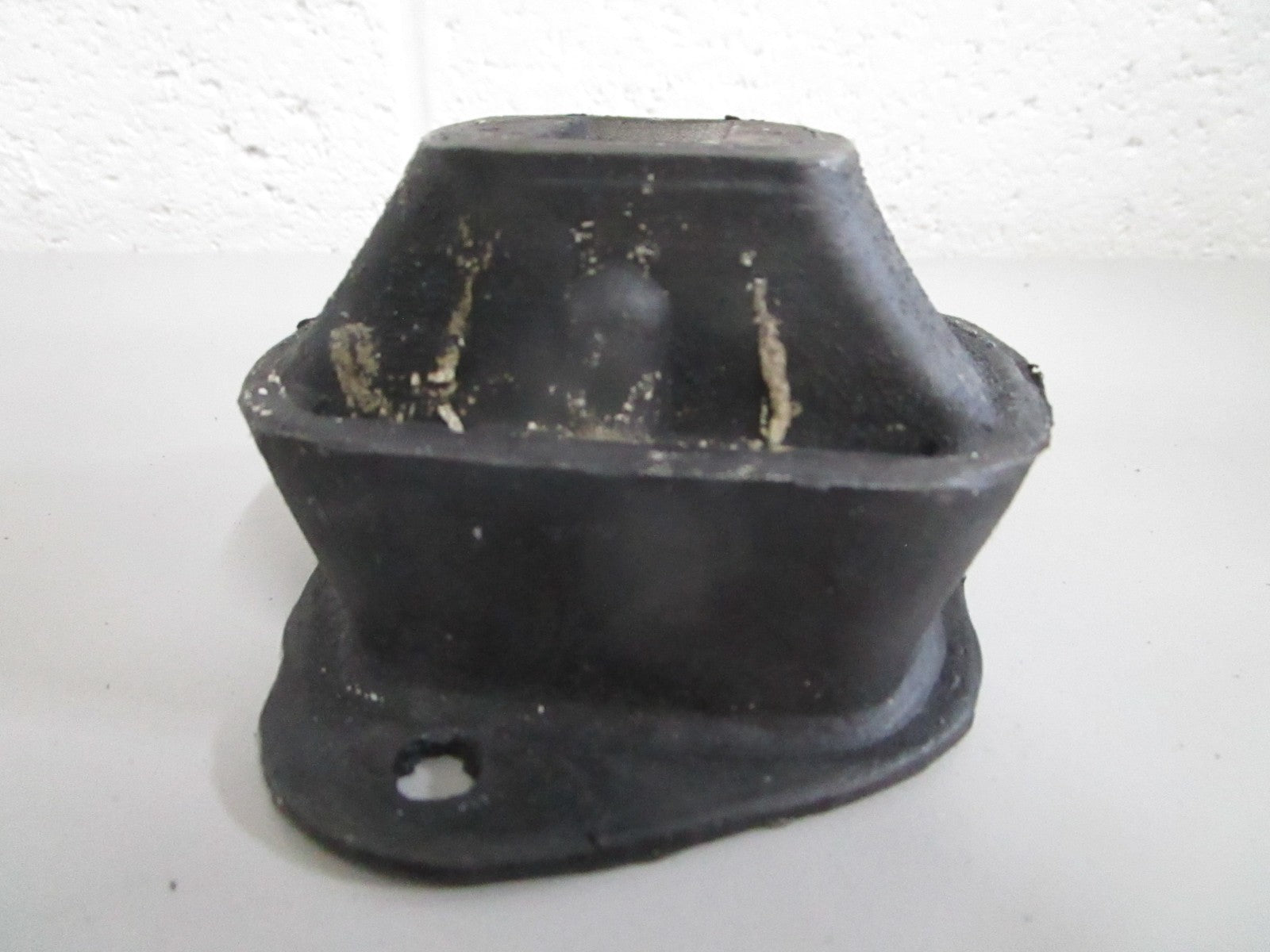 NEW OEM 6152230112 Mercedes-Benz Engine Mount 0820