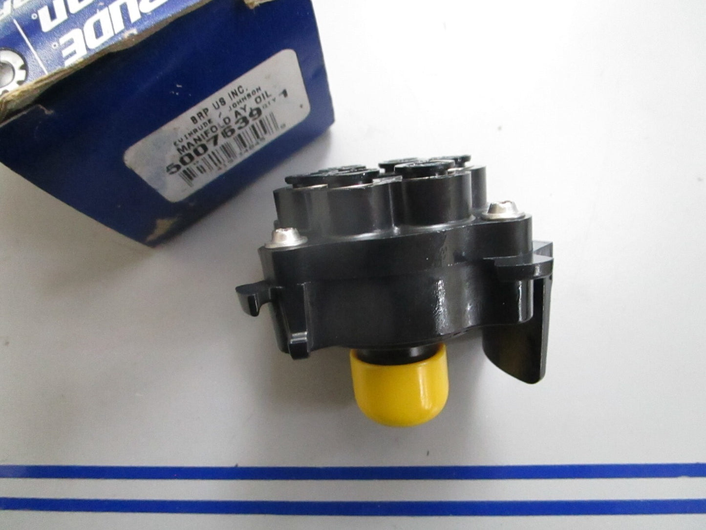 *NEW OEM* 0820 OMC Johnson Evinrude Oil Manifold Ay 5007639