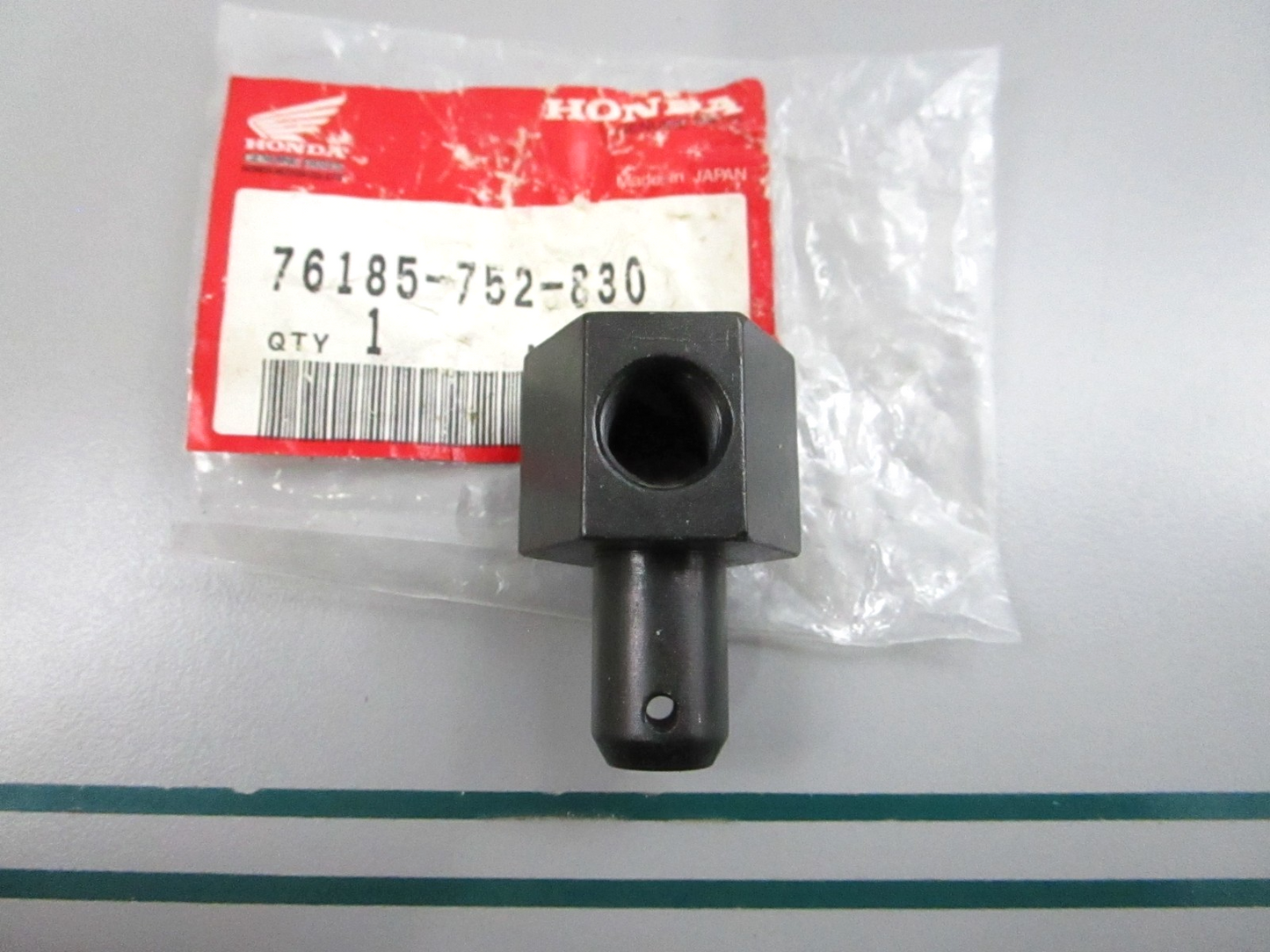 NEW OEM 76185-752-830 Honda Pin 0810