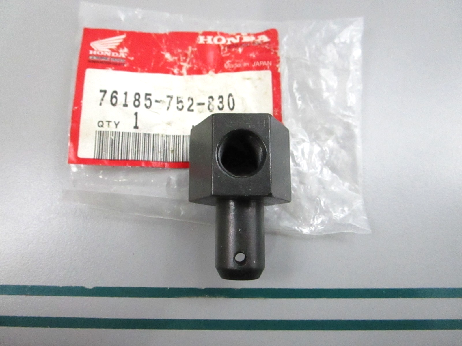 NEW OEM 76185-752-830 Honda Pin 0810