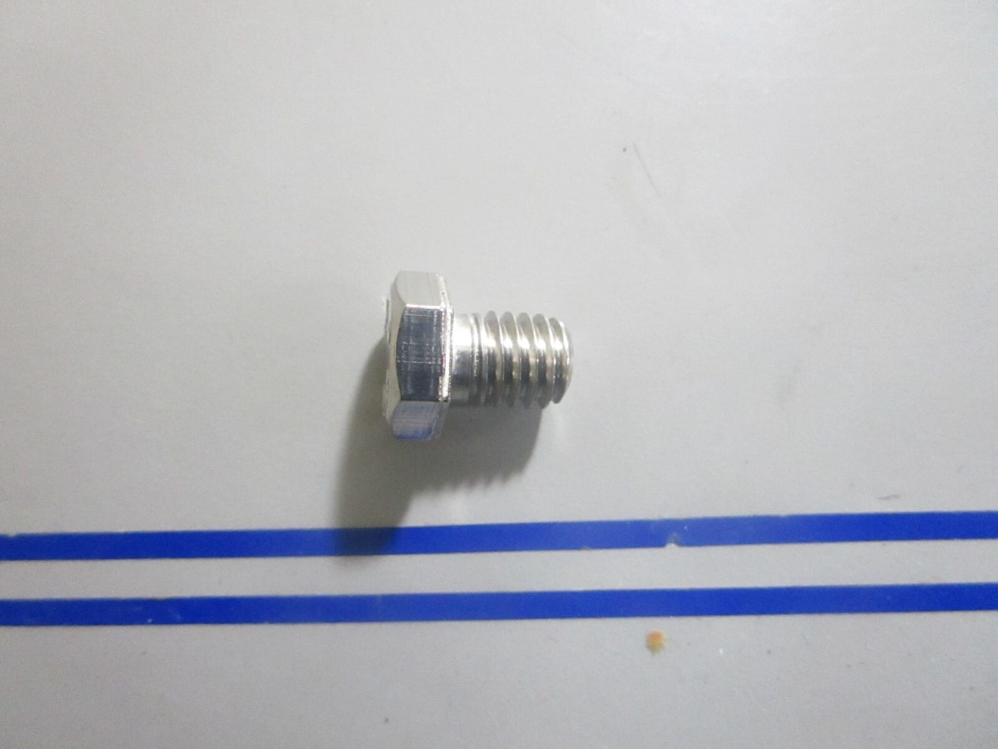 *NEW OEM* 0810 Volvo Penta Screw 897711