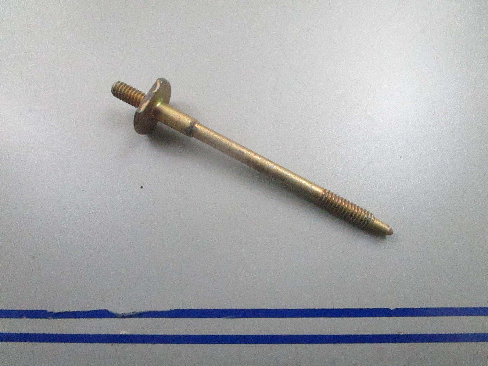 *NEW OEM* 0810 OMC Johnson Evinrude Stud 909536 0909536